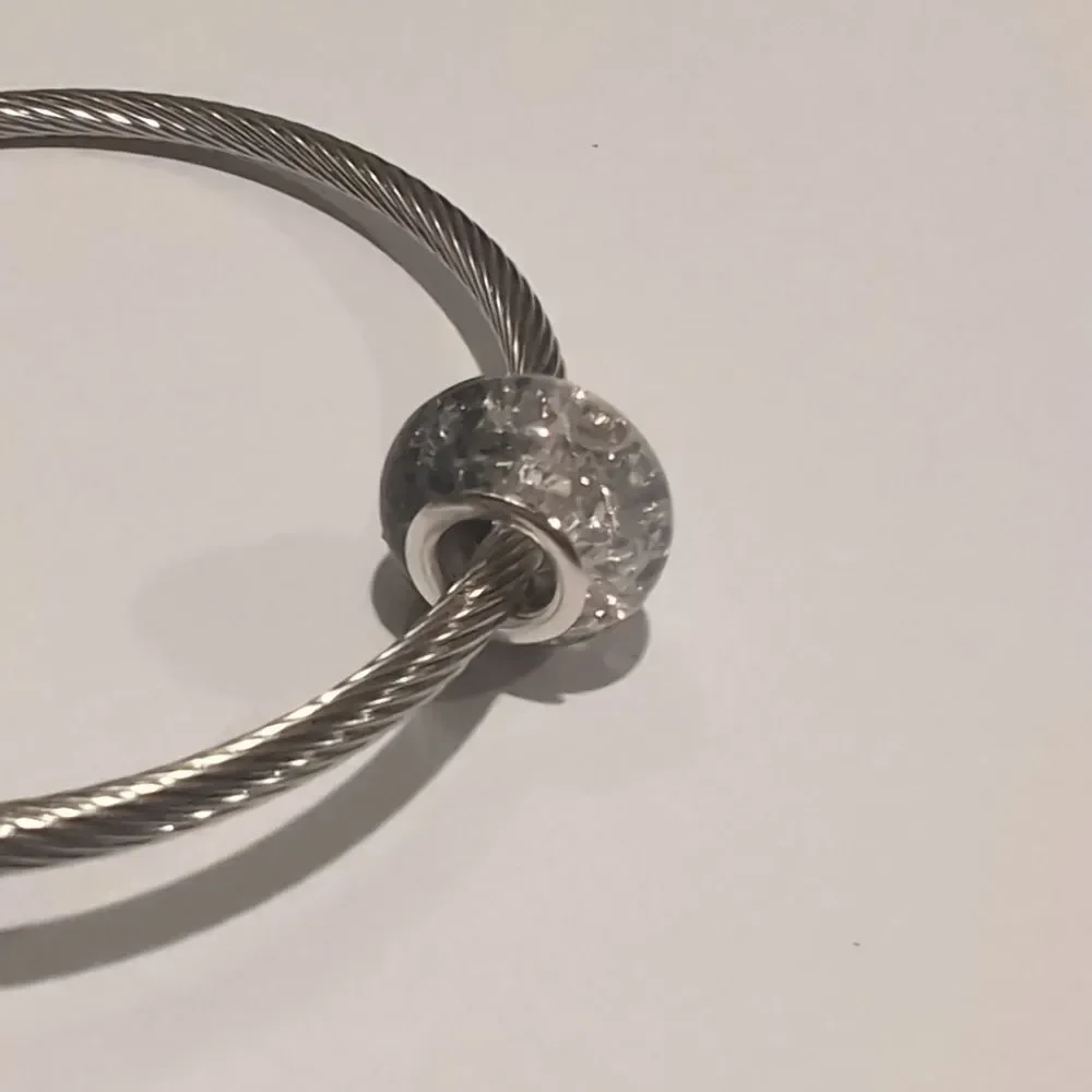 Silver‎ Black and White 